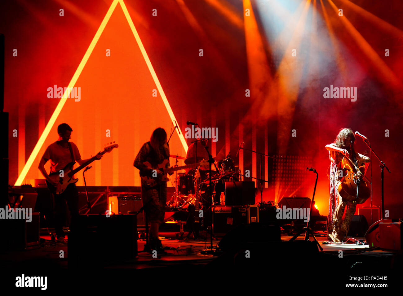 Cluj, Rumänien. 21. Juli 2018. Die isländische Band Mamma am Electric Castle Festival 2018, die in der Beschwerdebegründung Bontida Banffy Castle in der Nähe von Cluj, Siebenbürgen, Rumänien. Foto Datum: Freitag, 20. Juli 2018. Foto: Roger Garfield/Alamy Credit: Roger Garfield/Alamy leben Nachrichten Stockfoto
