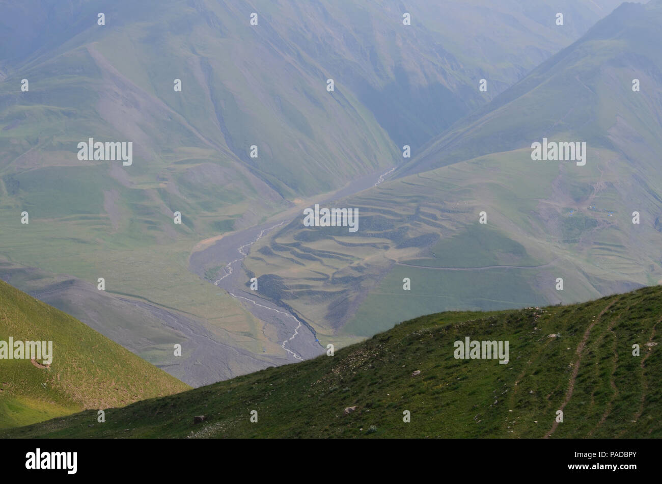 Gudiyalchay Fluss Und Urstromtal In Der Nahe Von Shahdag Nationalpark Aserbaidschan Im Kaukasus Stockfotografie Alamy