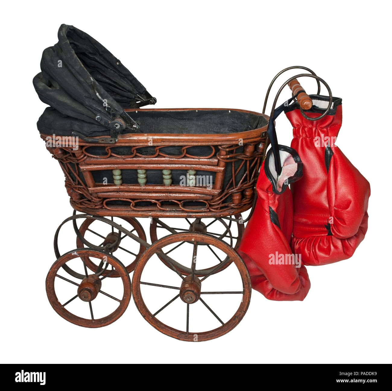 Vintage Wiege mit Boxhandschuhen, Kindesmissbrauch - Pfad enthalten Stockfoto