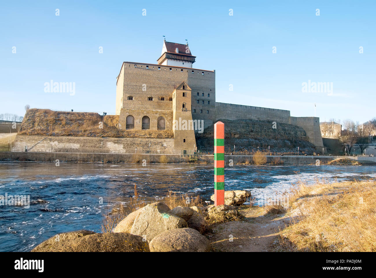 Ansicht zu ivangorod festung in russland Stockfotos und bilder Kaufen
