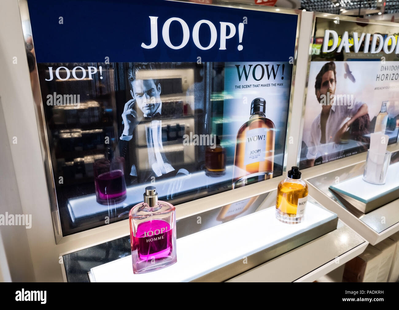 AMSTERDAM, NIEDERLANDE - 18 JULI 2018: JOOP parfum Duft in Duty free shop  Flughafen Stockfotografie - Alamy