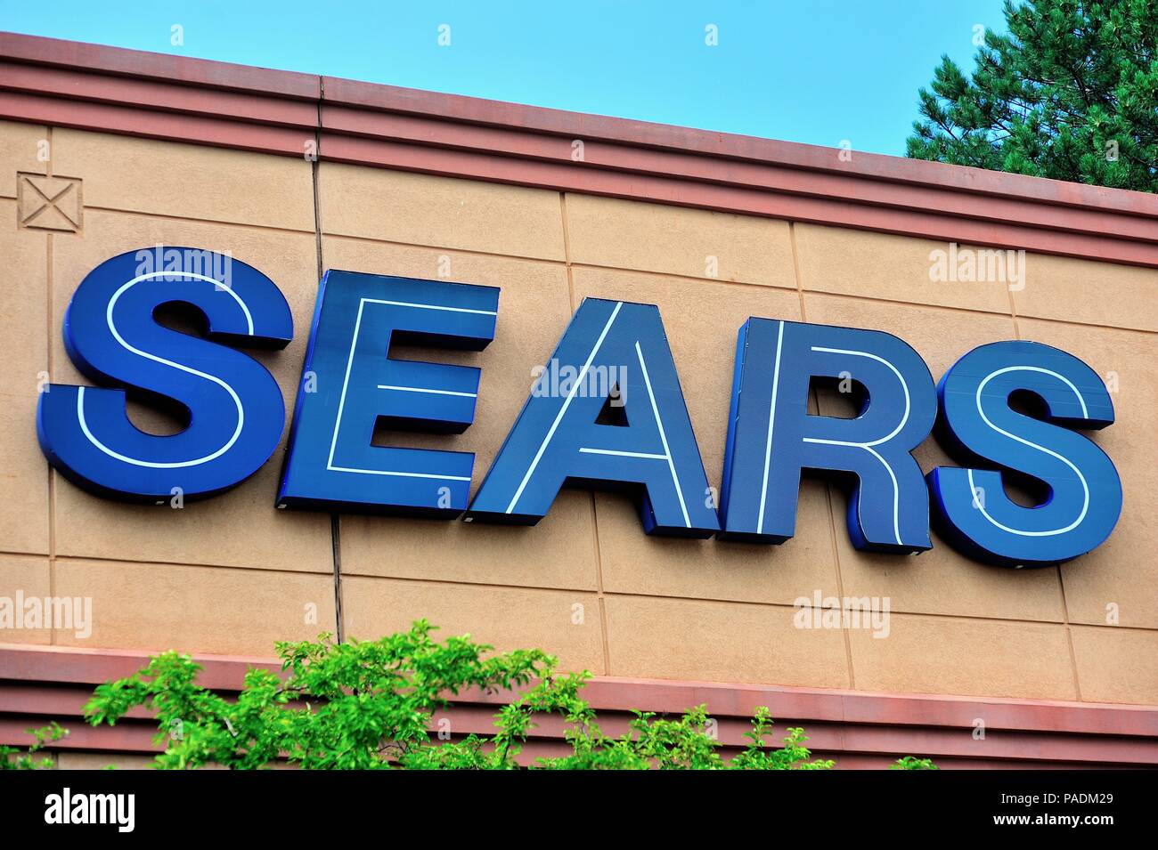 Bloomingdale, Illinois, USA. Sears sgin auf der Seite von einem Lagerhaus, das sich in einem Vorort von Chicago Shopping Mall. Stockfoto