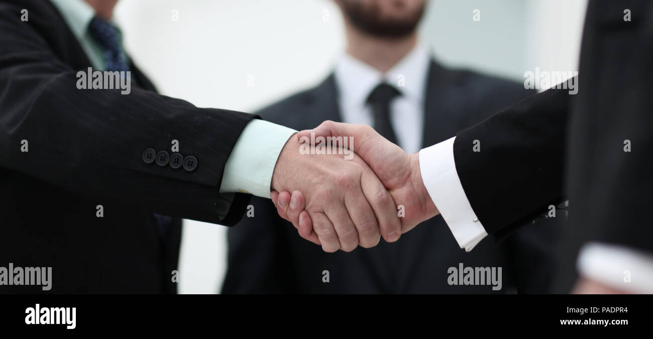 Closeup handshake bewährten Geschäftspartnern Stockfoto