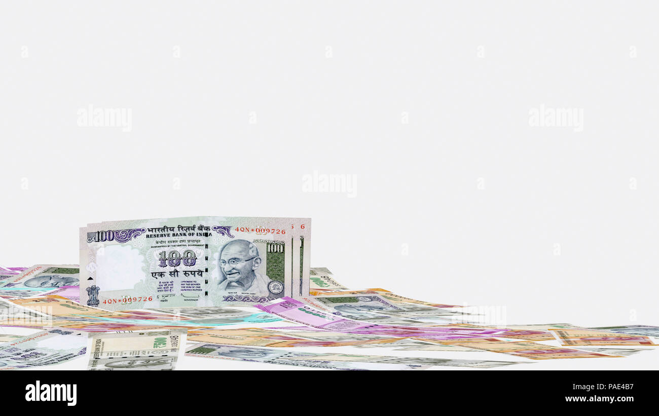 100 Rupien neue Notizen indische Währung Vorderansicht auf dem Stapel von 500, 200, 2000 Rupie indischen Währungen auf Hintergrund stock Bild Stockfoto