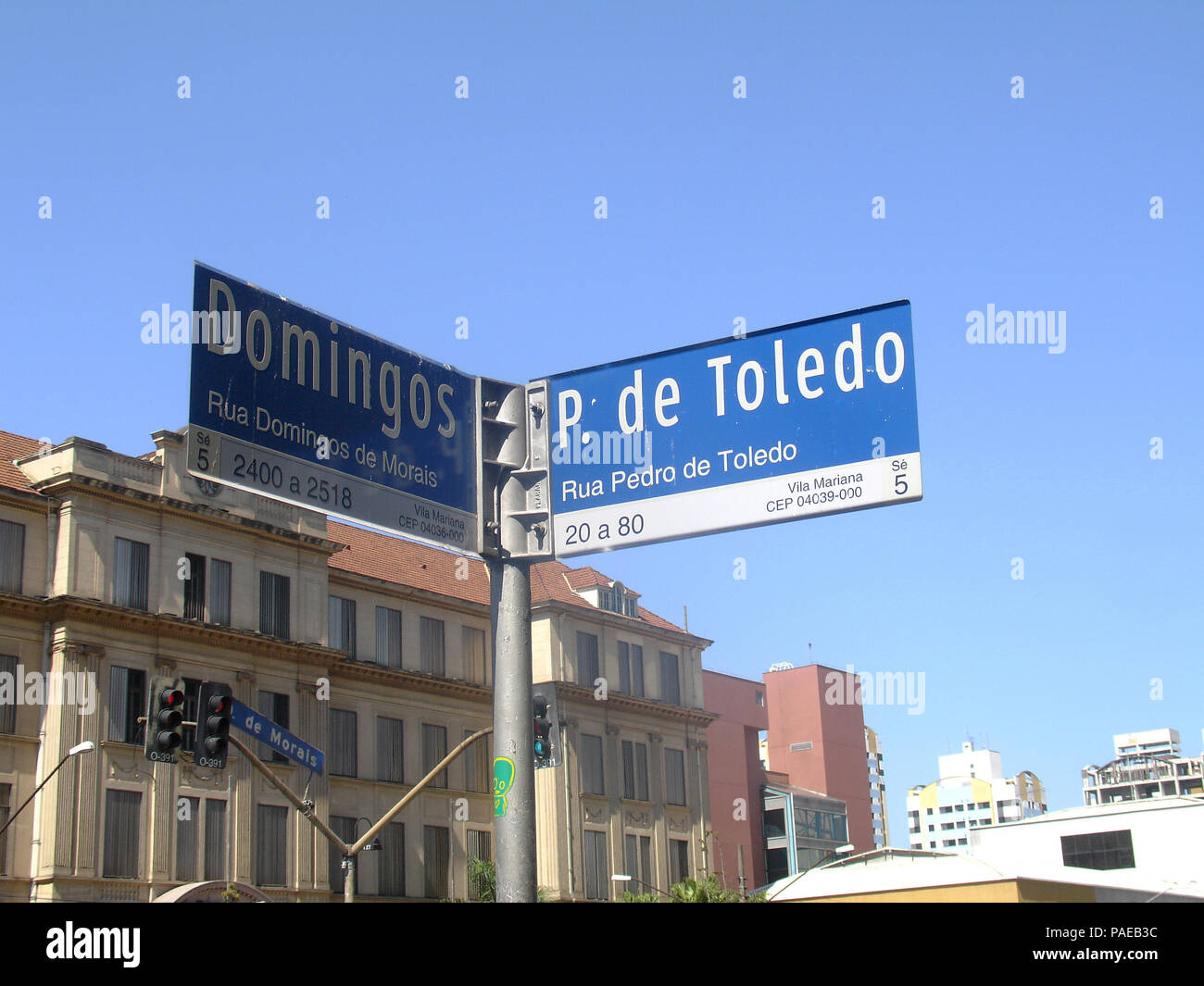 Gebäude, Arquidiocesano Schule, Domingos de Moraes Avenue mit Pedro de Toledo Street, Vila Mariana, São Paulo, Brasilien Stockfoto