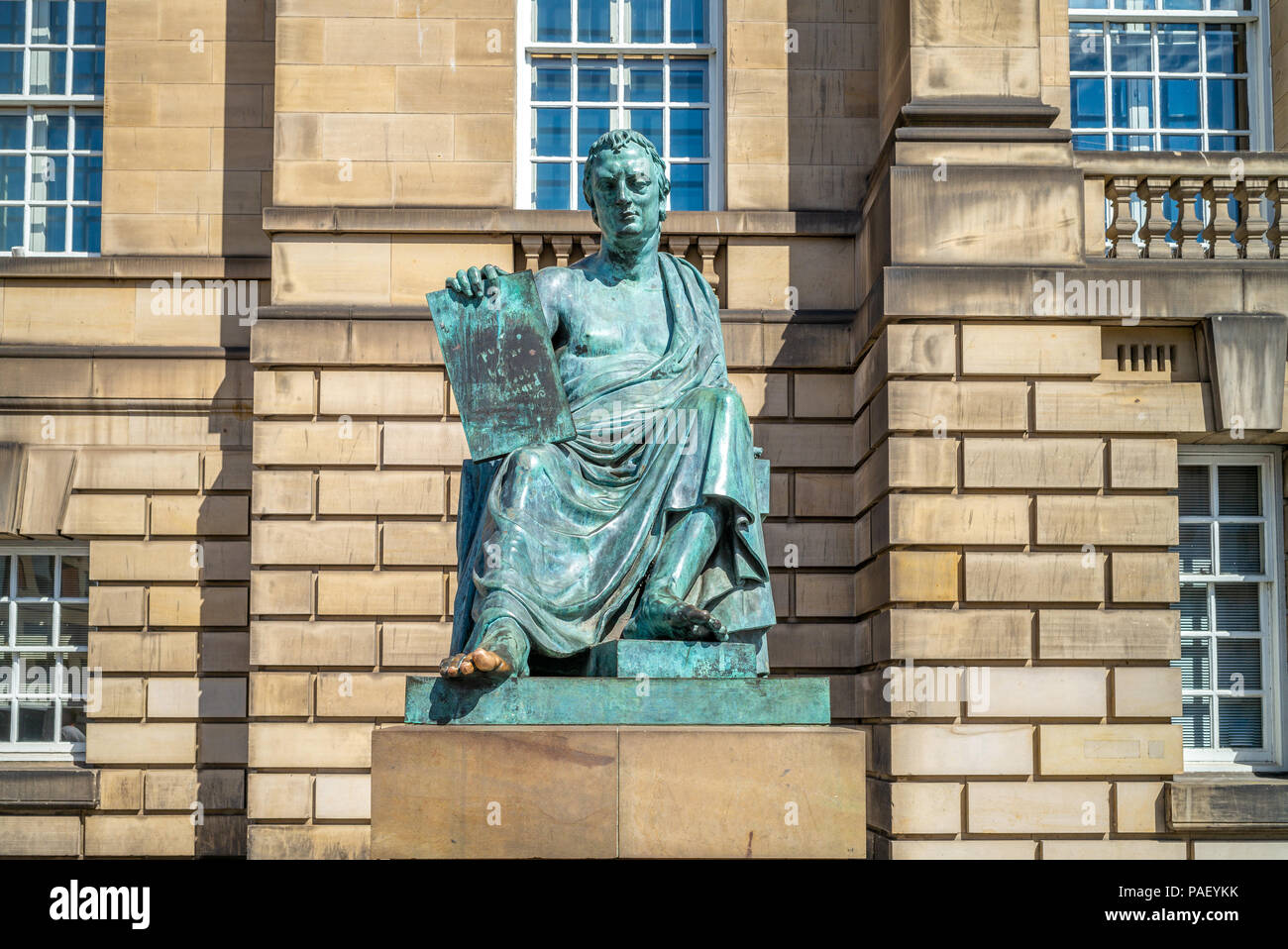 Statue des David Hume auf der Royal Mile in Edinburgh. Stockfoto
