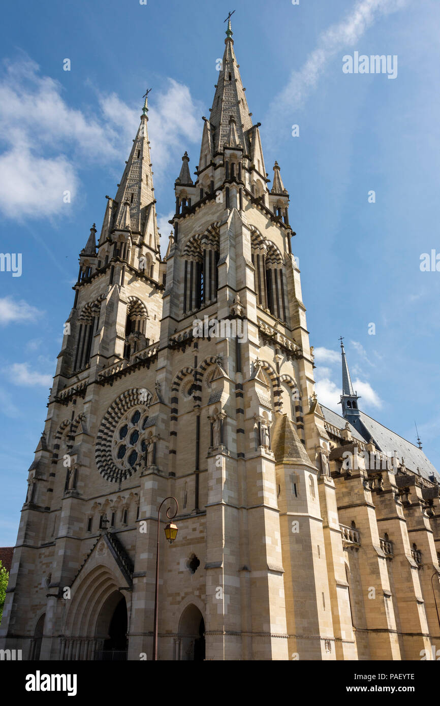 Die Kathedrale Notre-Dame-de-l'Annonciation von Moulins, Allier Abteilung, Auvergne-Rh ône-Alpes, Frankreich Stockfoto