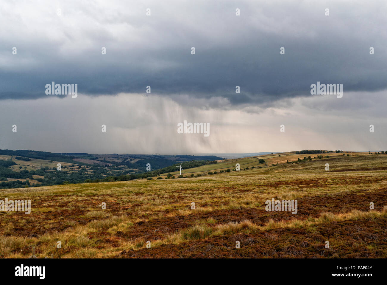 Regen fallen über die Washburn Valley North Yorkshire UK Stockfoto