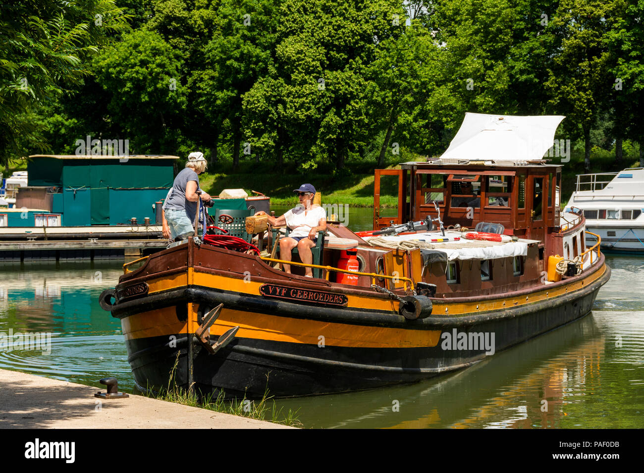 Haus Boot, Kanal von Loire, Decize, Nievre Abteilung, Bourgogne-Franche-Comté, Frankreich Stockfoto