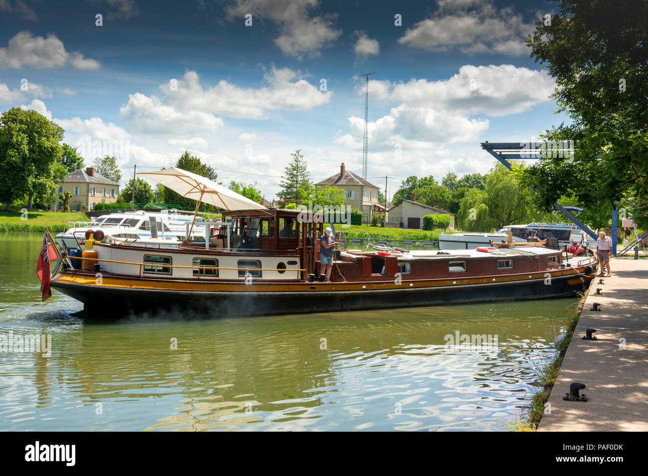 Haus Boot, Kanal von Loire, Decize, Nievre Abteilung, Bourgogne-Franche-Comté, Frankreich Stockfoto