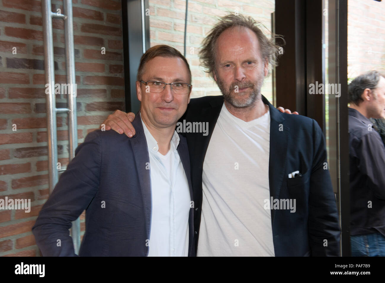 Regisseur Philipp Gröing und Programmierer Bernhard Karl bei der Schließung der Rezeption des Filmfest München 2018 gesehen Stockfoto