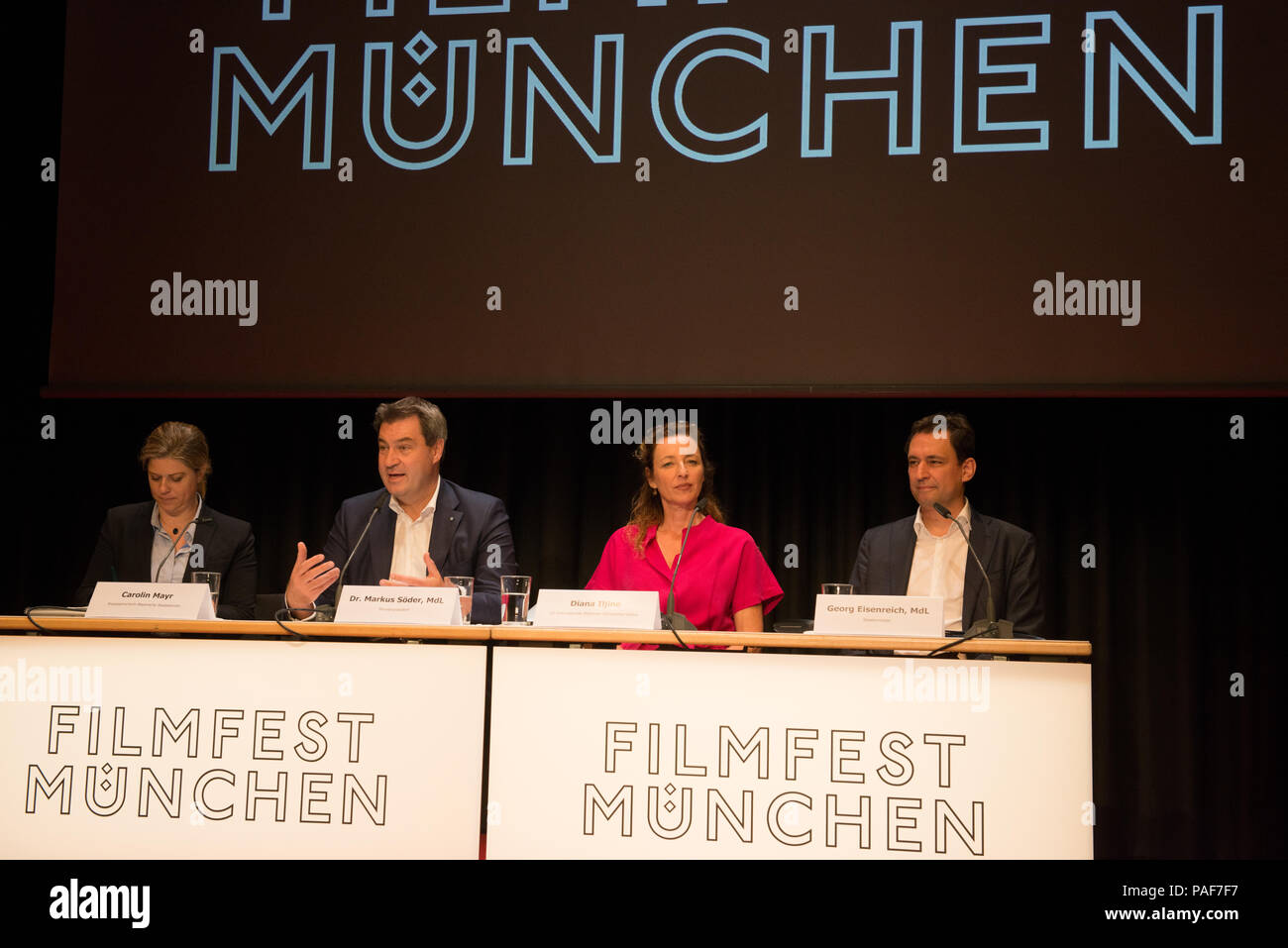 Der bayerische Ministerpräsident Dr. Markus Söder Athen eine Pressekonferenz des Filmfest München mit Festival directo Diana Iljine und Georg Eisenrieder Stockfoto