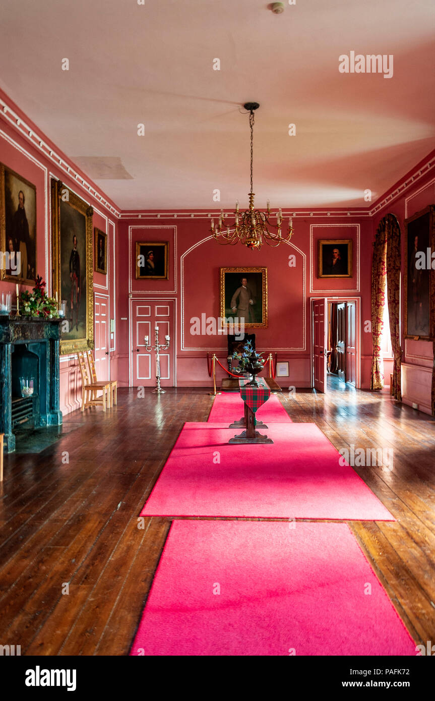 Die Grand Georgian getäfelten Main Hall umgangssprachlich als das Rosa Zimmer bekannt war ursprünglich der großen Halle wurde aber im Jahre 1730 zu einem Esszimmer umgebaut Stockfoto