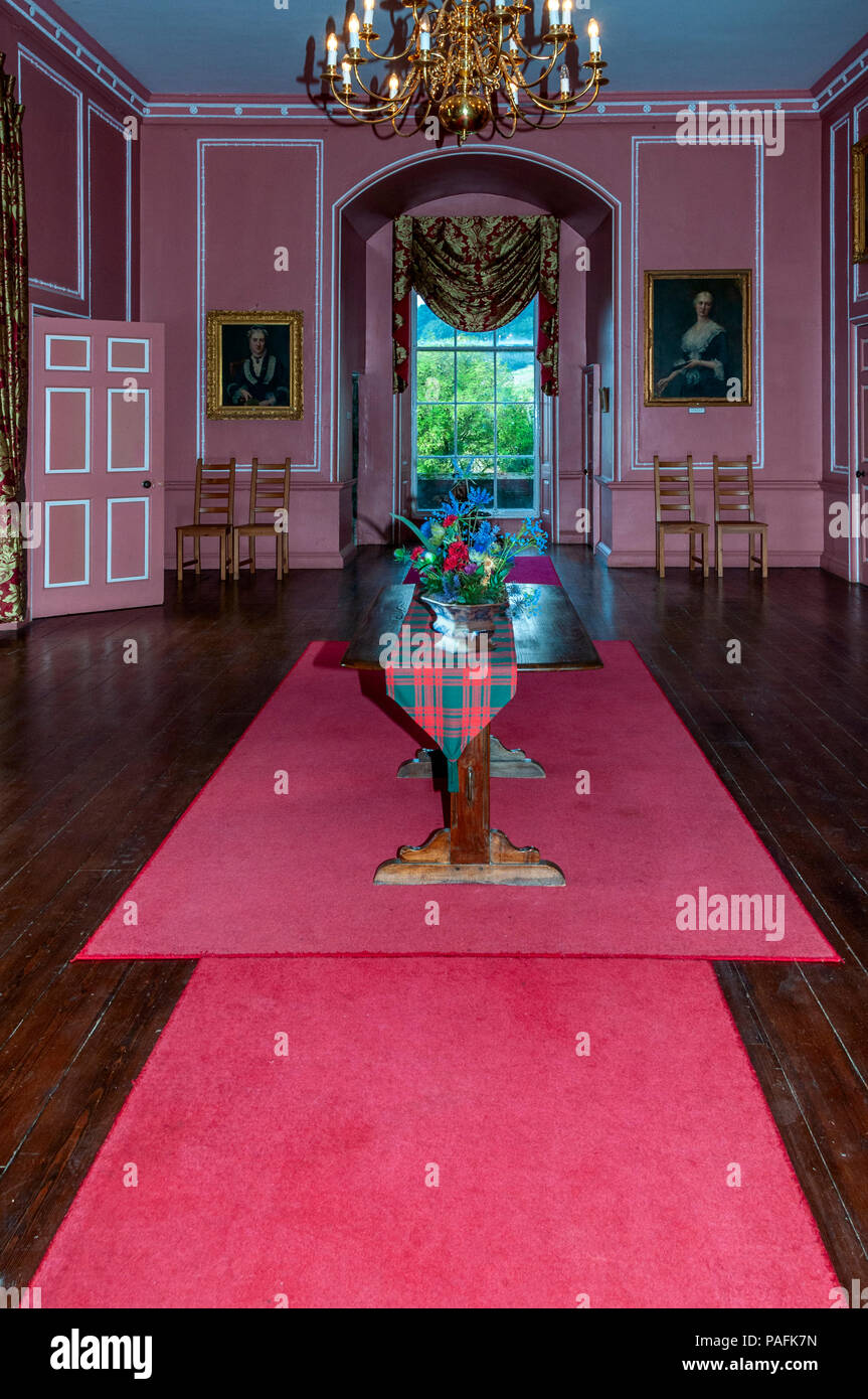 Die Grand Georgian getäfelten Main Hall umgangssprachlich als das Rosa Zimmer bekannt war ursprünglich der großen Halle wurde aber im Jahre 1730 zu einem Esszimmer umgebaut Stockfoto