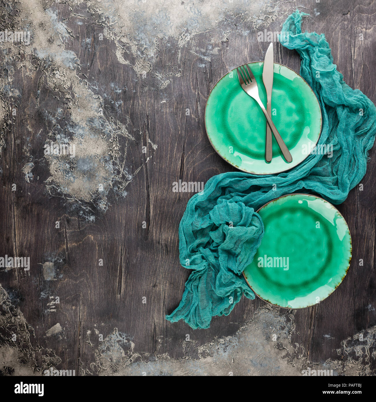 Essen Hintergrund. Leere Teller auf vintage Hintergrund. Ansicht von oben, flatlay, Copyspace Stockfoto