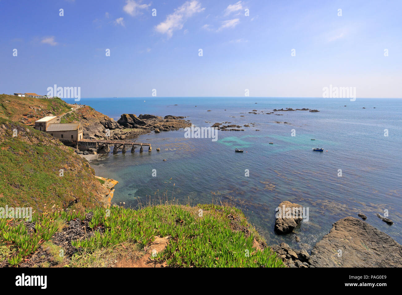 Die alten Rettungsboot station in Polpeor Cove auf Lizard Point aus der South West Coast Path, Cornwall, England, Großbritannien. Stockfoto