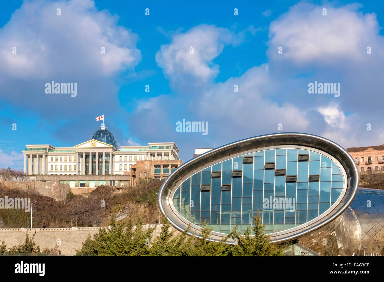 Rike park Concert Hall und der Präsidentenpalast, Tiflis, Georgien Stockfoto