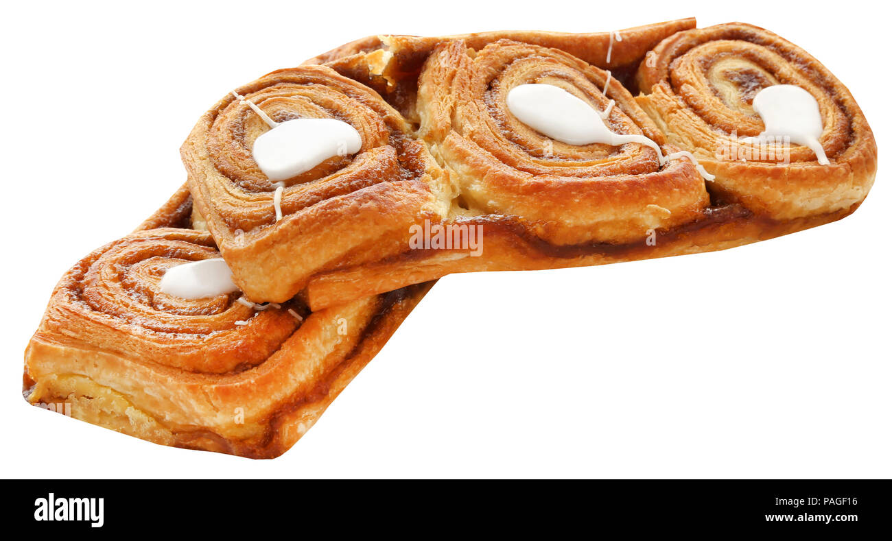Nahaufnahme eines Cinnamon Bun vor weißem Hintergrund Stockfoto