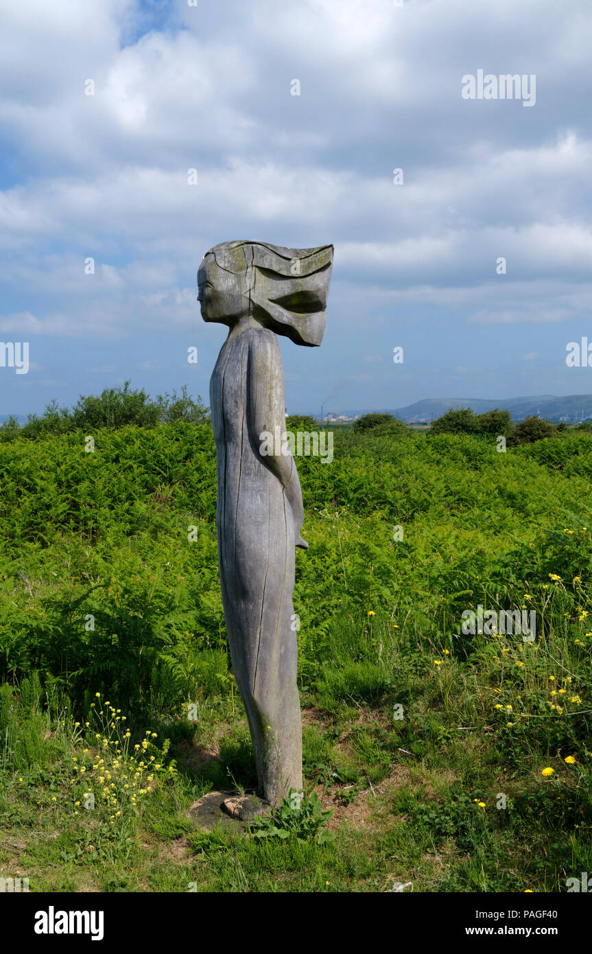 "Tierhalter aus Holz Eiche die Dünen' Skulptur, Kenfig National Nature Reserve, Kenfig in der Nähe von Porthcawl, Bridgend County, South Wales. Stockfoto