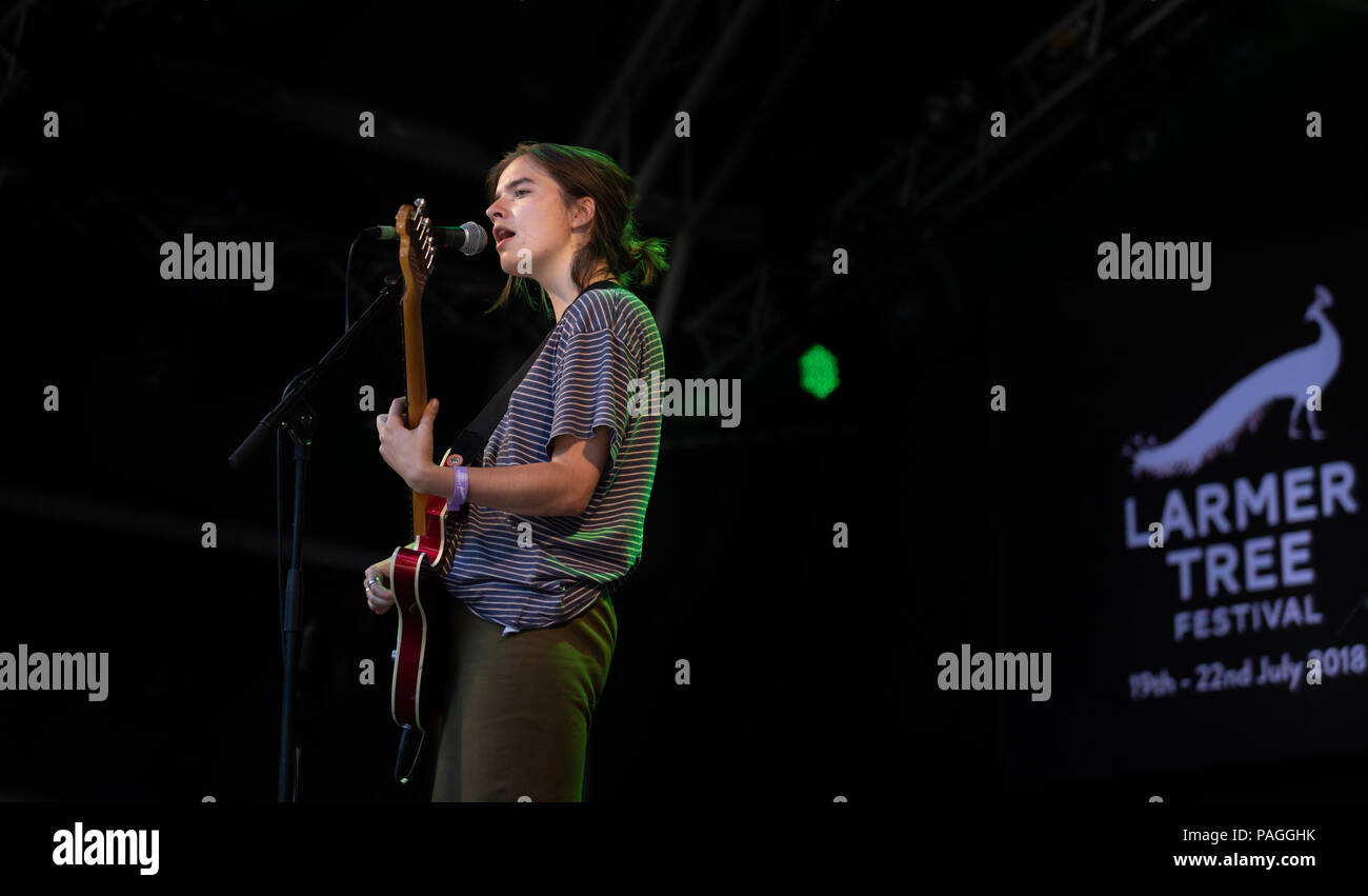 Dorset, Großbritannien. 22. Juli 2018. Ziege Mädchen spielen auf der Hauptbühne am larmer Tree 2018 Sonntag, den 22. Juli 2018 Credit: Paul Bevan/Alamy leben Nachrichten Stockfoto