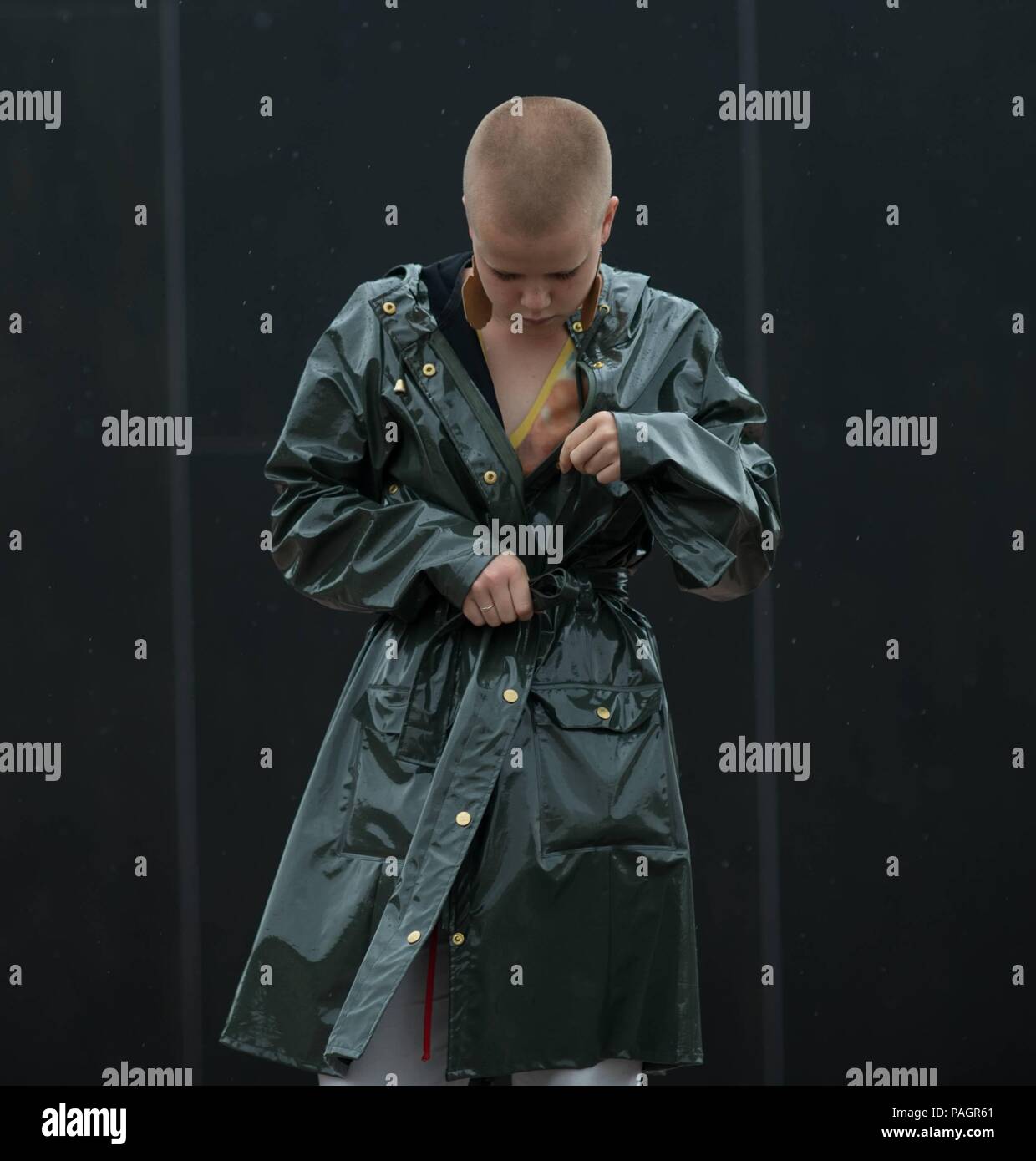 Ein schickes showgoer außerhalb der Liisa Soolepp zeigen posiert während Helsinki Fashion Week - Juli 20, 2018 - Foto: Start- und Landebahn Manhattan | Verwendung weltweit Stockfoto