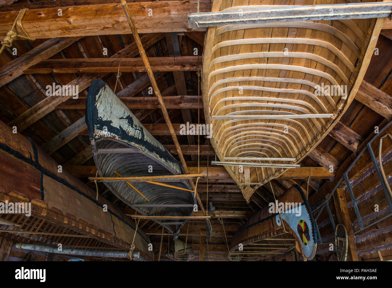 Kanus, Birchbark Canoe Lager, Grand Portage NM, MN, USA, durch die Bruce Montagne/Dembinsky Foto Assoc Stockfoto