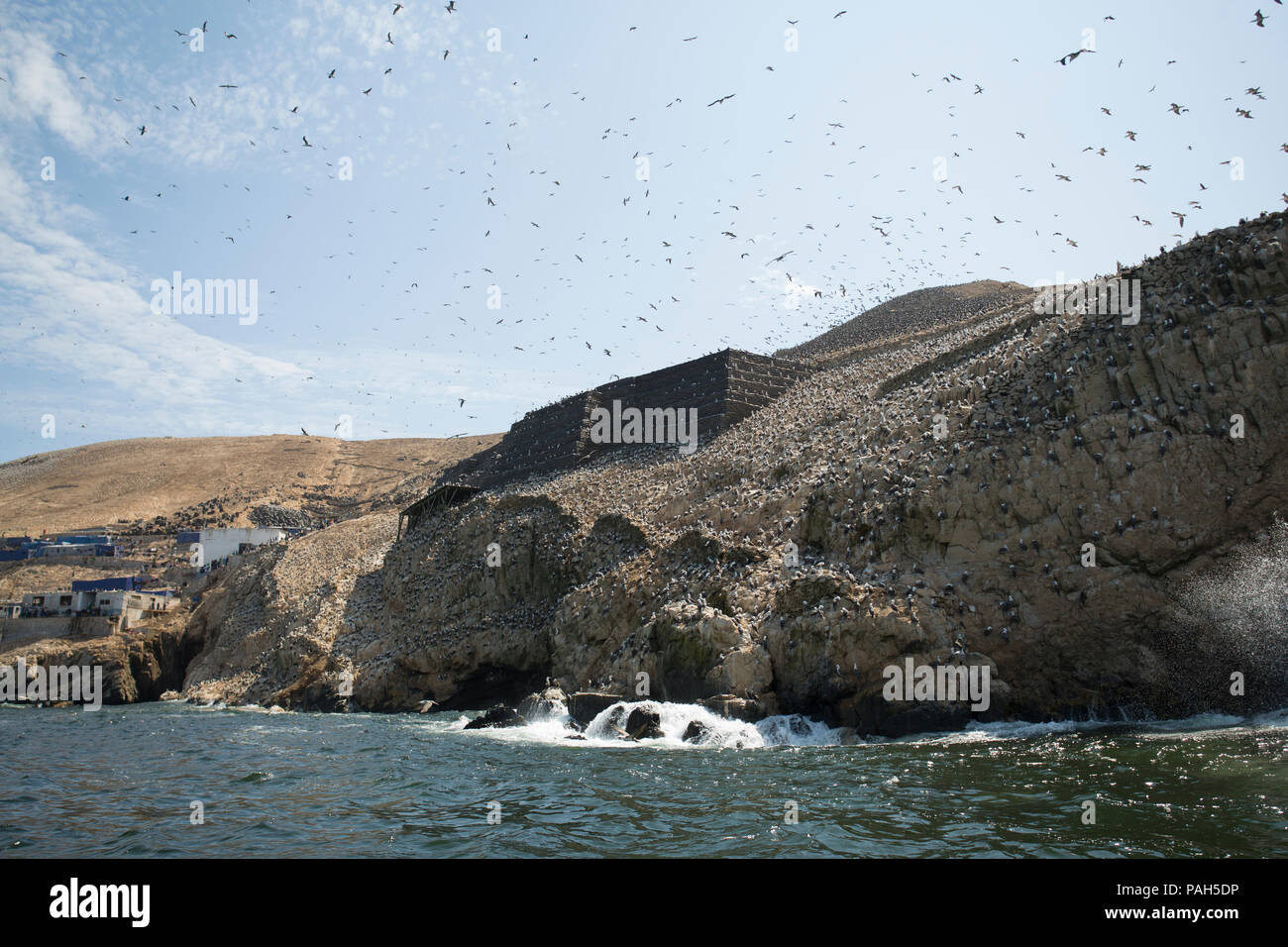 Guañape Inseln, Peru, Gebäuden und Vogelfelsen Stockfoto