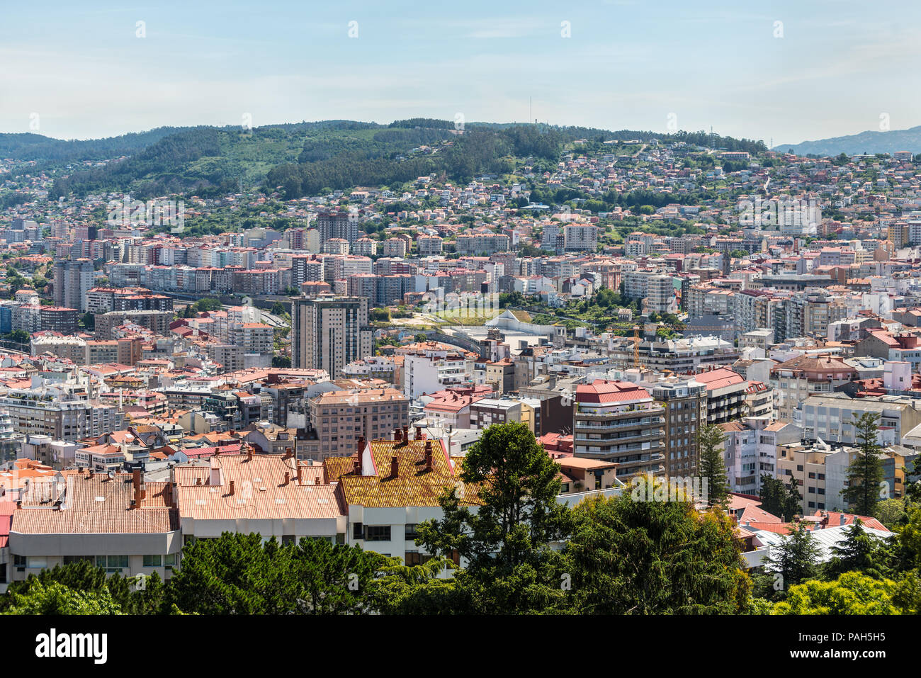 Vigo, Spanien - 20. Mai 2017: Luftaufnahme der wichtigen Handels- und Fischereihafen von Vigo Stadt in Galizien, Spanien. Stockfoto