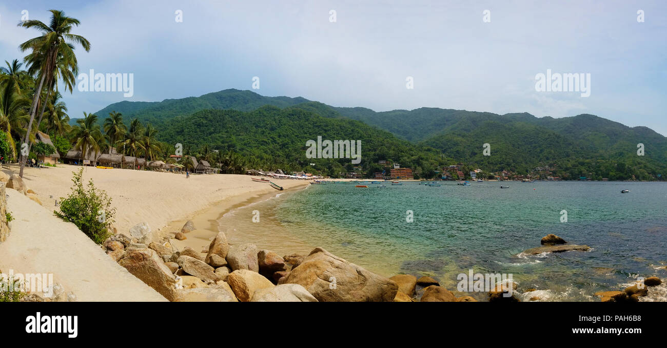 Panorama der yelepa Strand an einem sonnigen Tag, einem der schönsten Strände in der Nähe von Puerto Vallarta, Resort Stadt in Mexiko an der Pazifikküste, in der St Stockfoto