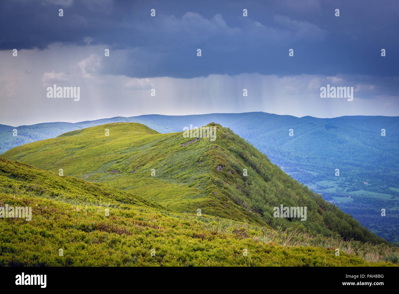 Blick von wetlina Almen in den Westlichen Bieszczady-gebirge in Polen Stockfoto