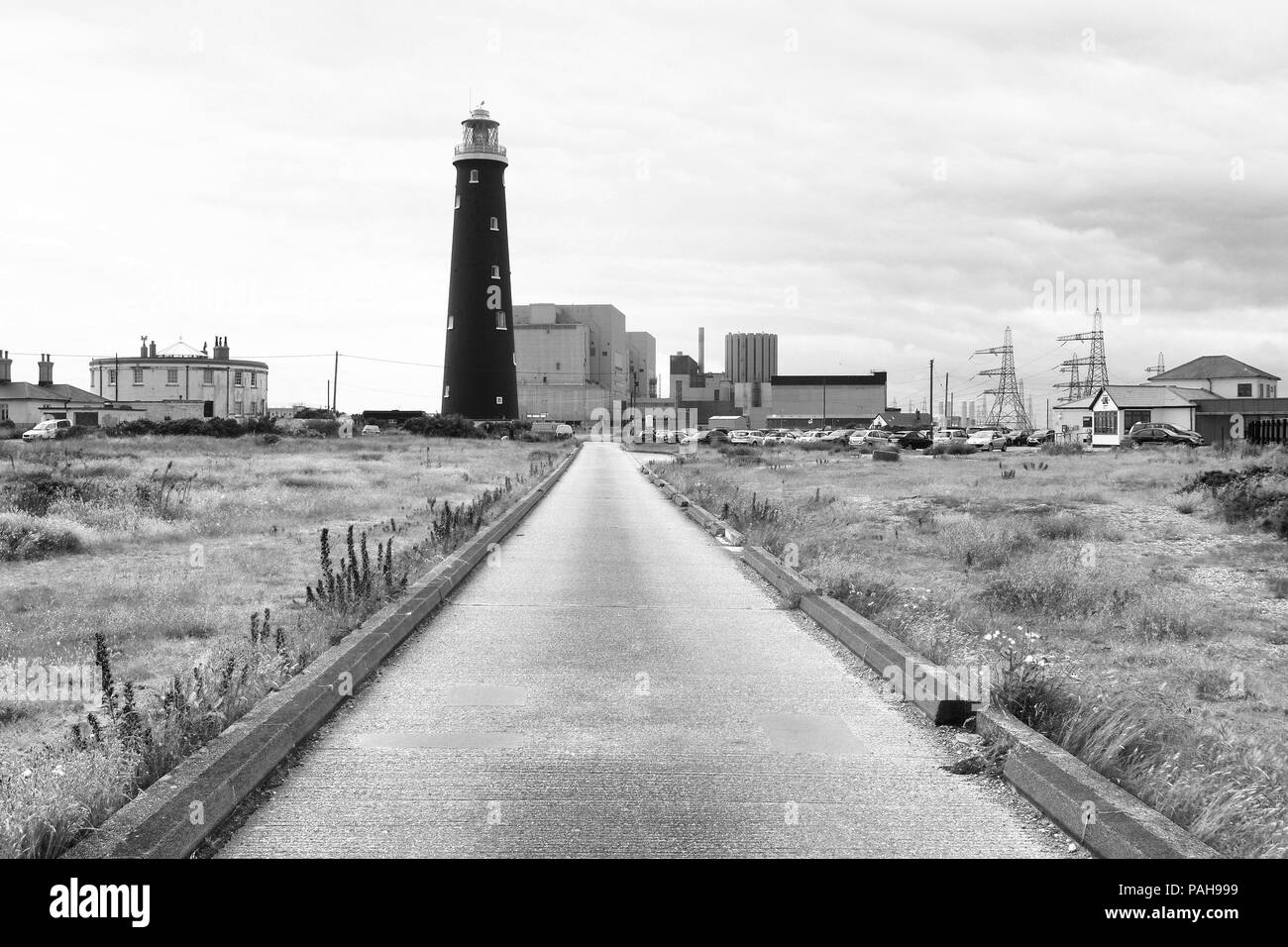 Der alte Leuchtturm Dungeness und Kraftwerk Stockfoto