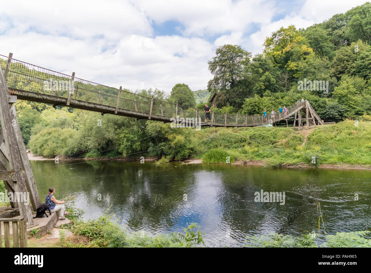 Biblins Suspension Bridge across auf Symonds Yat Osten über den Fluss Wye, Wye Valley, Herefordshire, England, Großbritannien Stockfoto