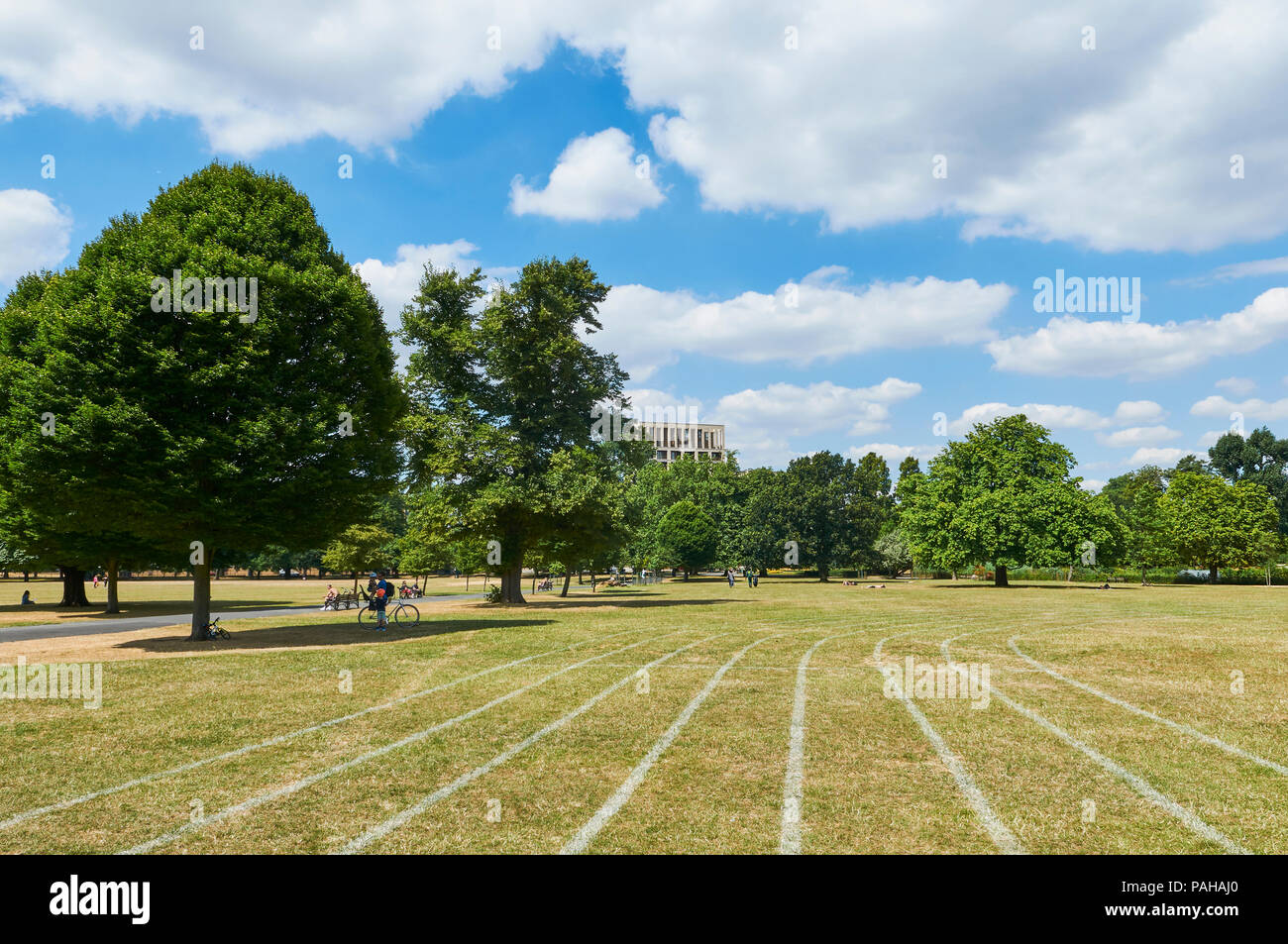 Laufbahn in Clissold Park, North London UK, an einem heißen Tag im Juli 2018 Stockfoto