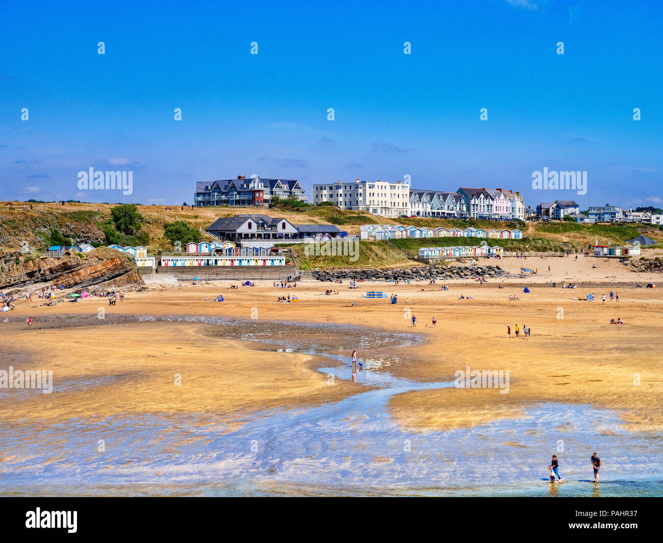 Vom 6. Juli 2018: Bude, Cornwall, UK - der Strand während der Sommerhitze. Stockfoto