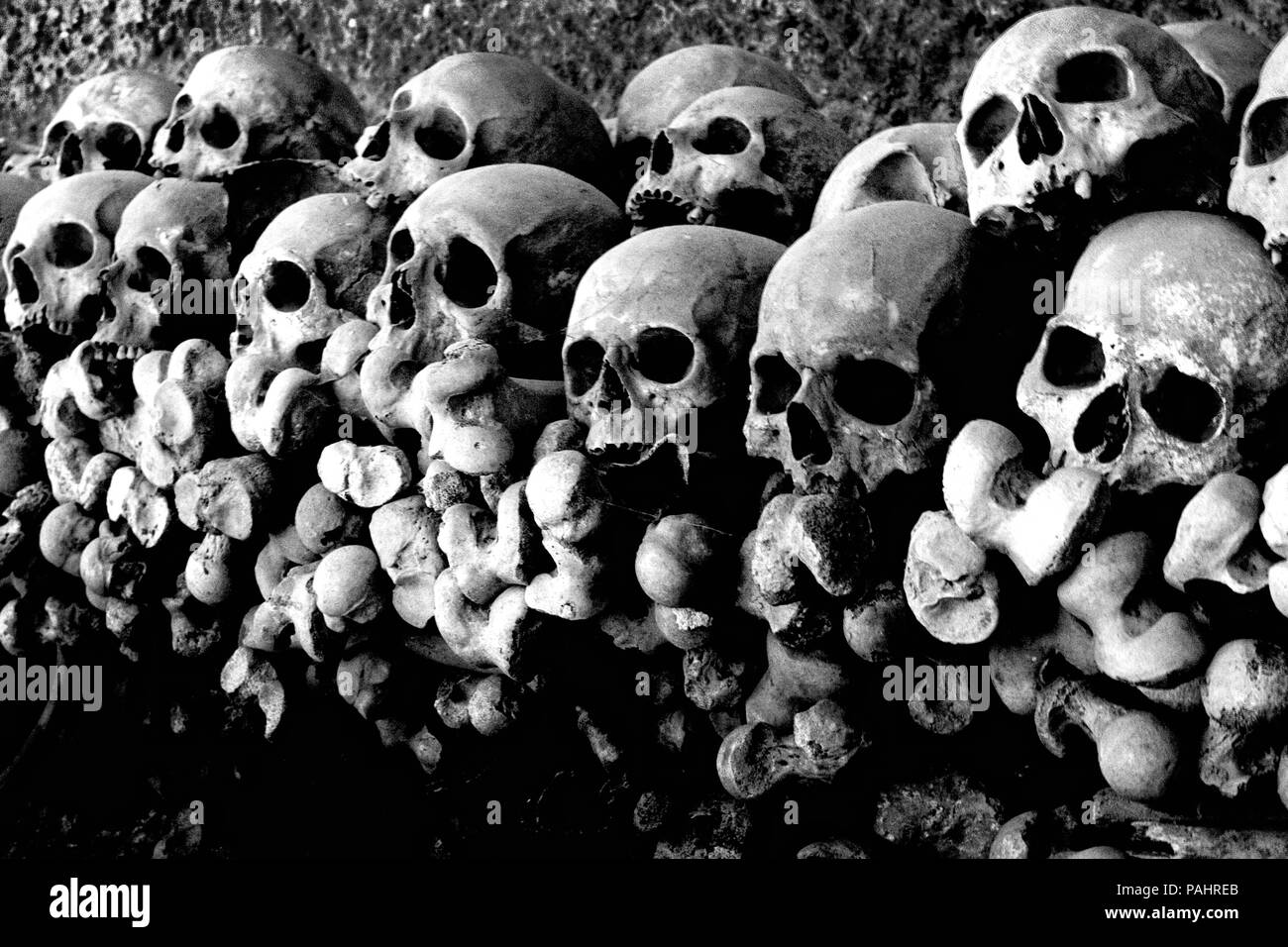 Schädel auf dem "Cimitero delle Fontanelle", Neapel Gesundheit Bezirk Stockfoto