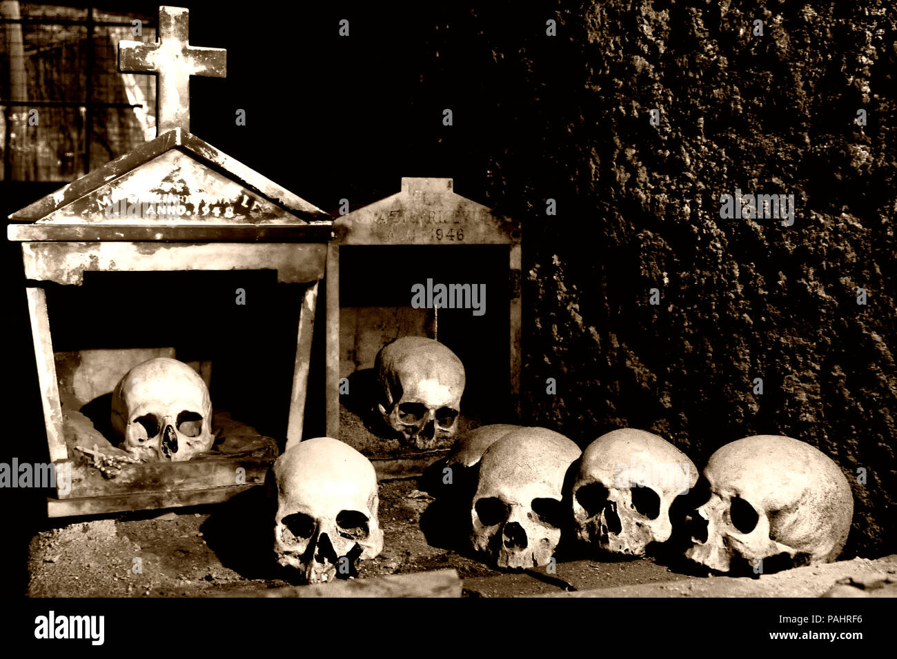 Schädel auf dem "Cimitero delle Fontanelle", Neapel Gesundheit Bezirk Stockfoto