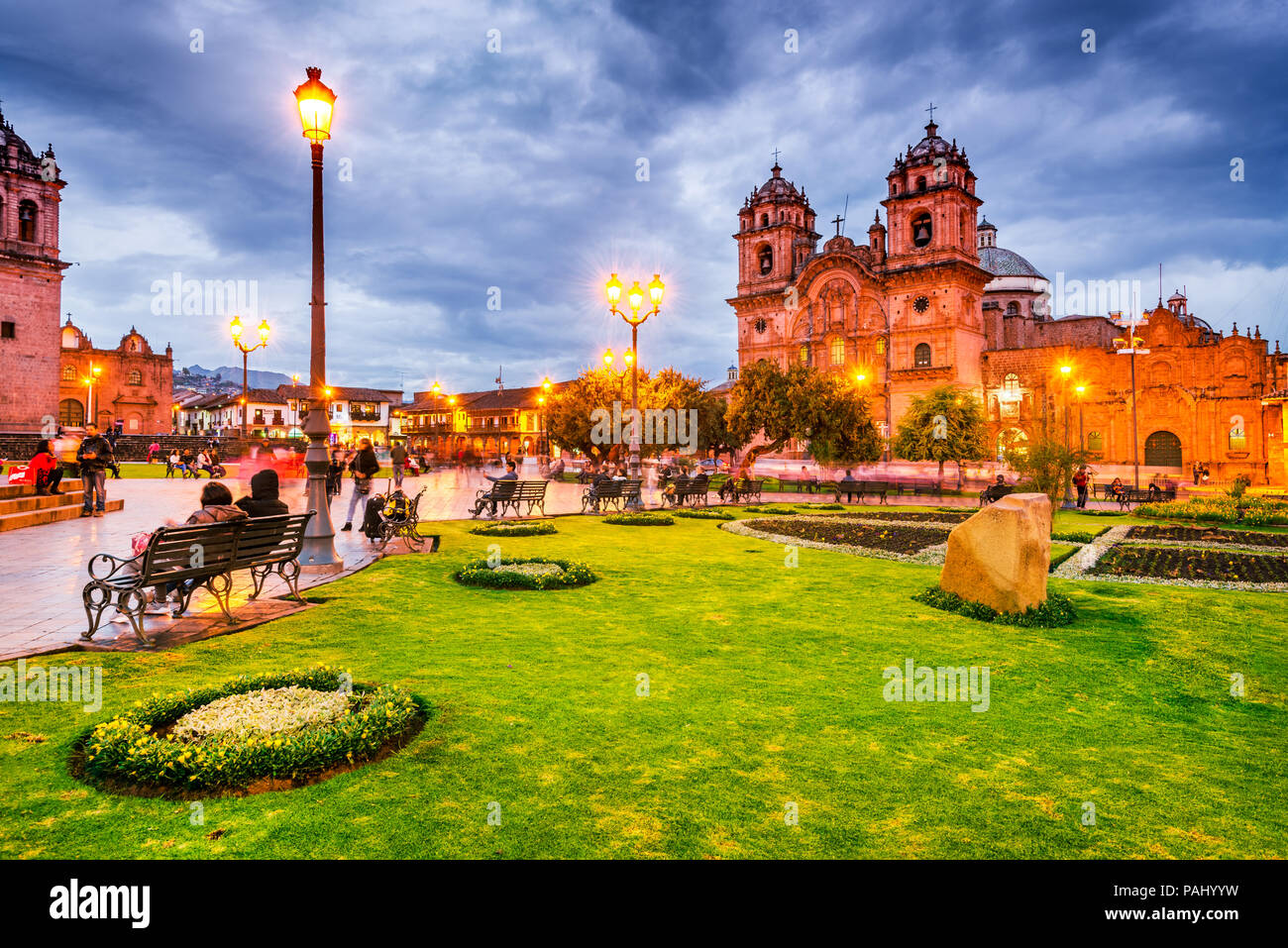 Cusco, Peru - 25. April 2017: Plaza de Armas und Kirche der Gesellschaft Jesu. Anden, Südamerika. Stockfoto