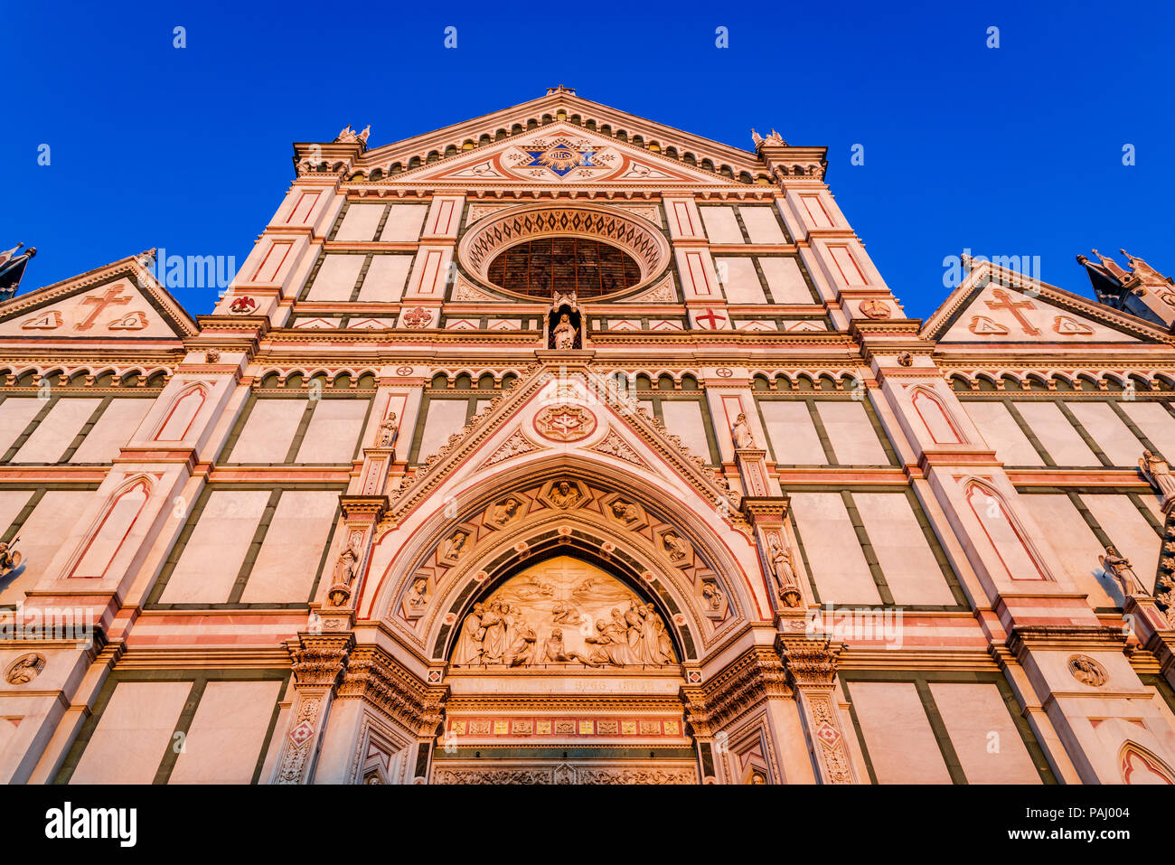 Florenz, Italien, gotische Fassade der Kathedrale Santa Croce in der Toskana Renaissance Stadt Florenz. Stockfoto