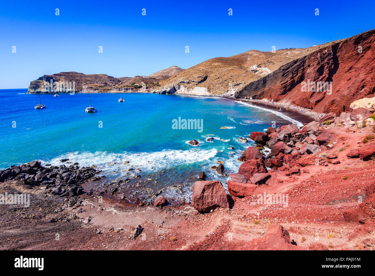 Santorini, Griechenland. Red Beach ist einer der schönsten und bekanntesten Strände der Insel Thira, Ägäis, Kykladen. Stockfoto