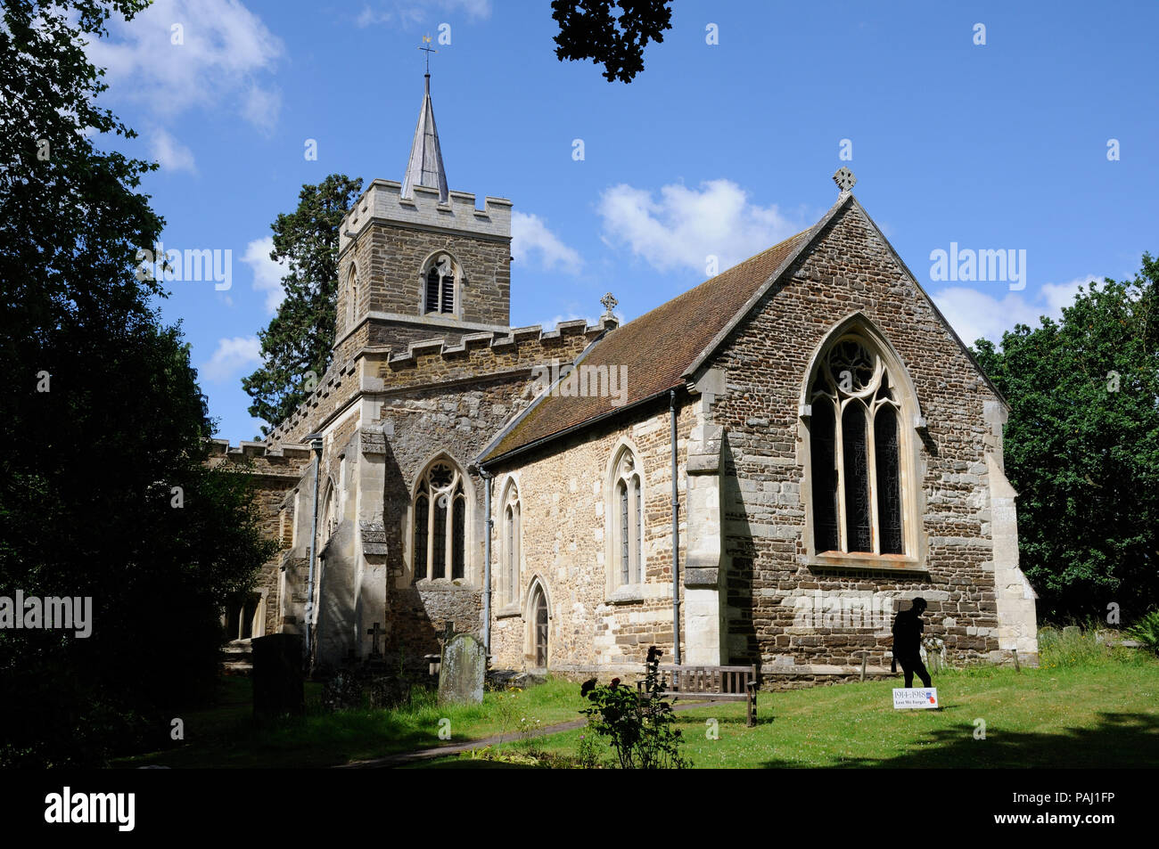 St. Maria Magdalena Kirche, Westoning, Bedfordshire, stammt hauptsächlich aus den frühen vierzehnten Jahrhundert mit einem späteren Turm. Stockfoto