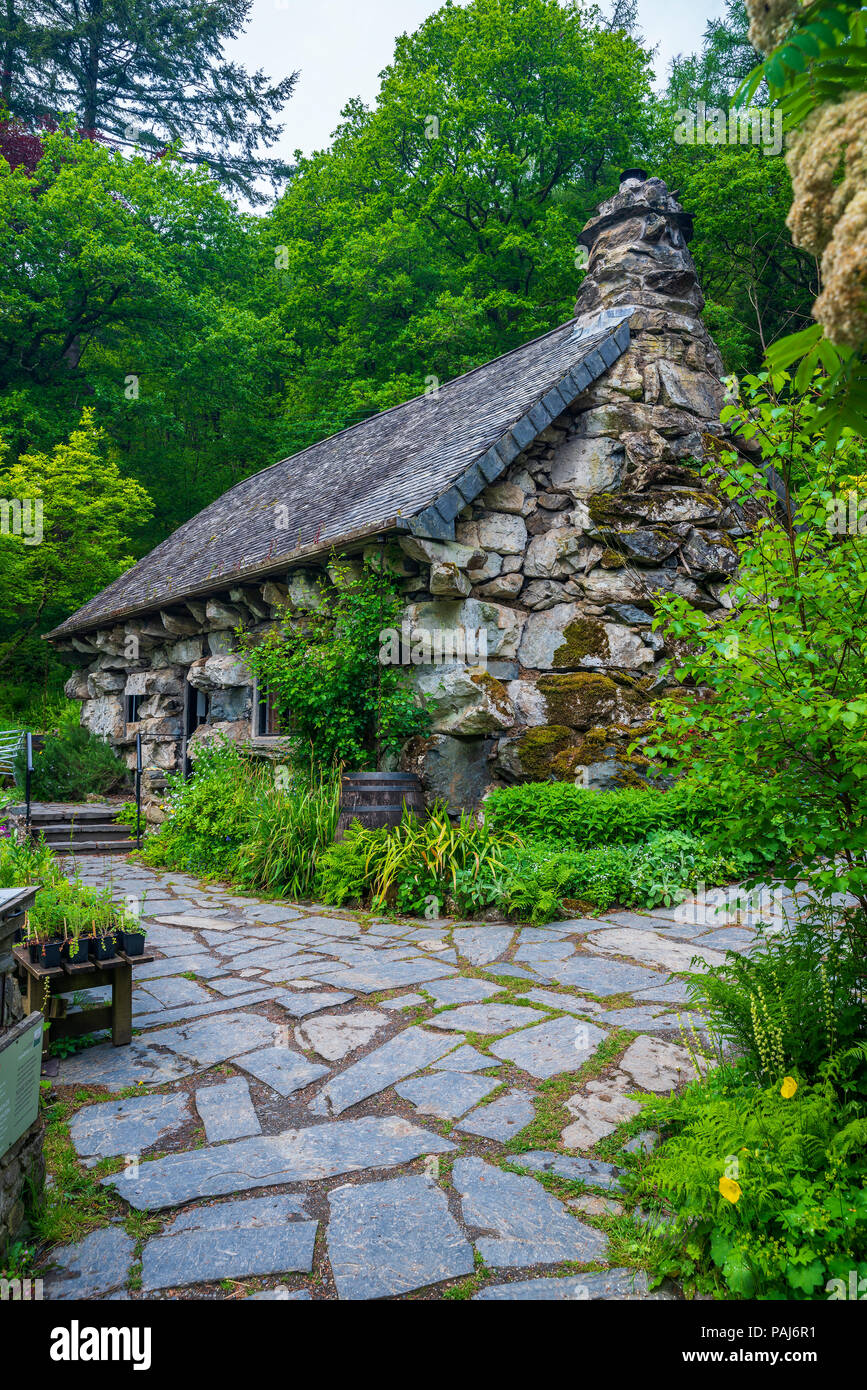 Ty Hyll, das Hässliche Haus, Betws-y-Coed, Snowdonia National Park, Conwy, Wales, Vereinigtes Königreich, Europa Stockfoto