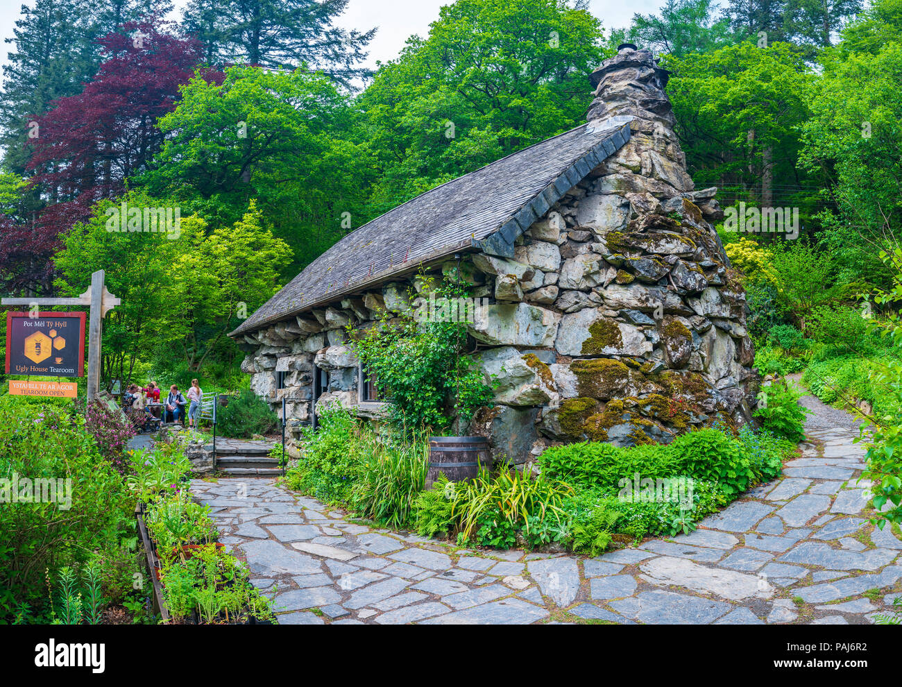Ty Hyll, das Hässliche Haus, Betws-y-Coed, Snowdonia National Park, Conwy, Wales, Vereinigtes Königreich, Europa Stockfoto