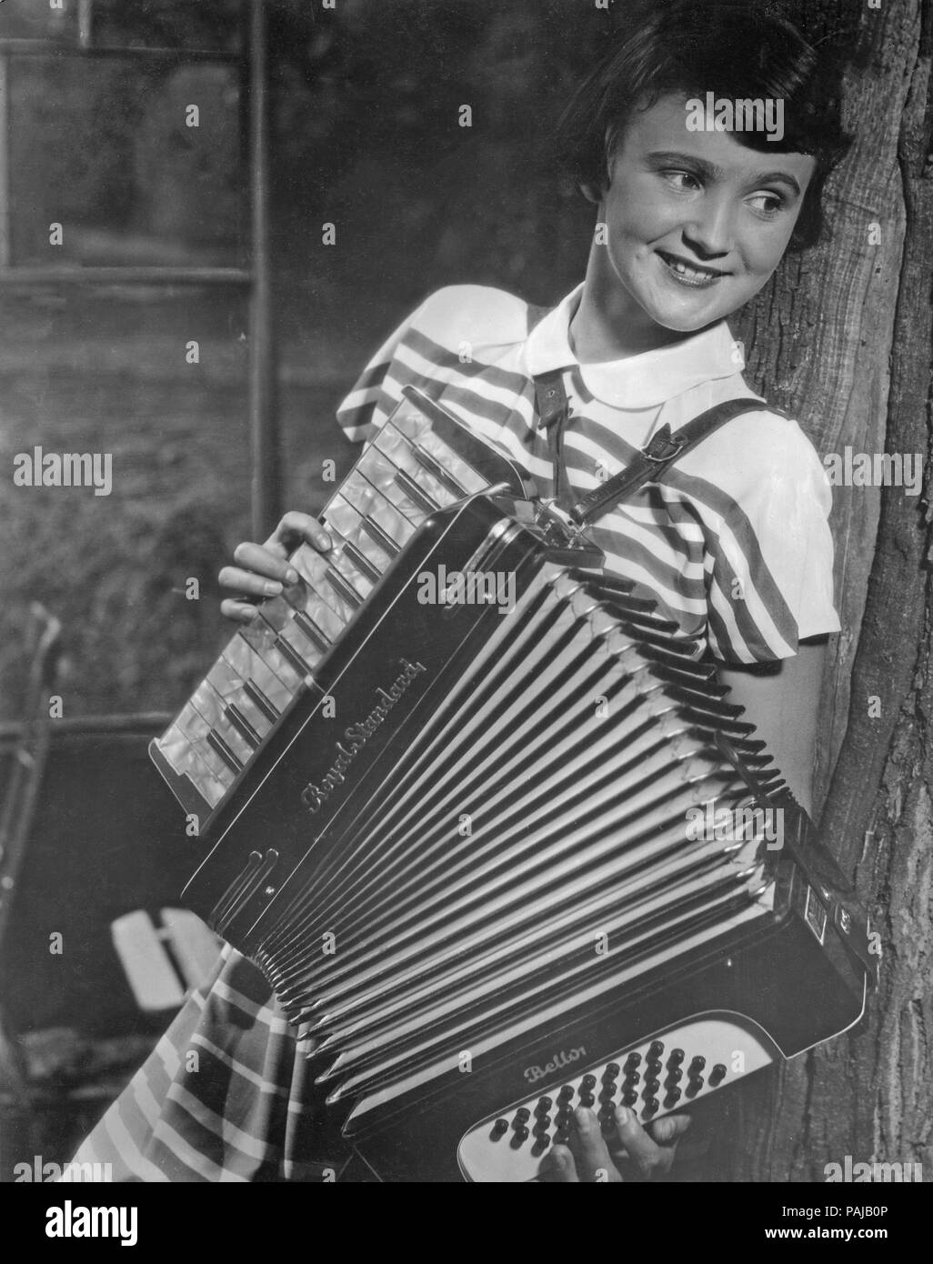 Wochenend im Paradies, alias: Liebe im Finanzamt, Deutschland 1952, Regie: Kurt Hoffmann Darsteller: Margit Cargill Stockfoto