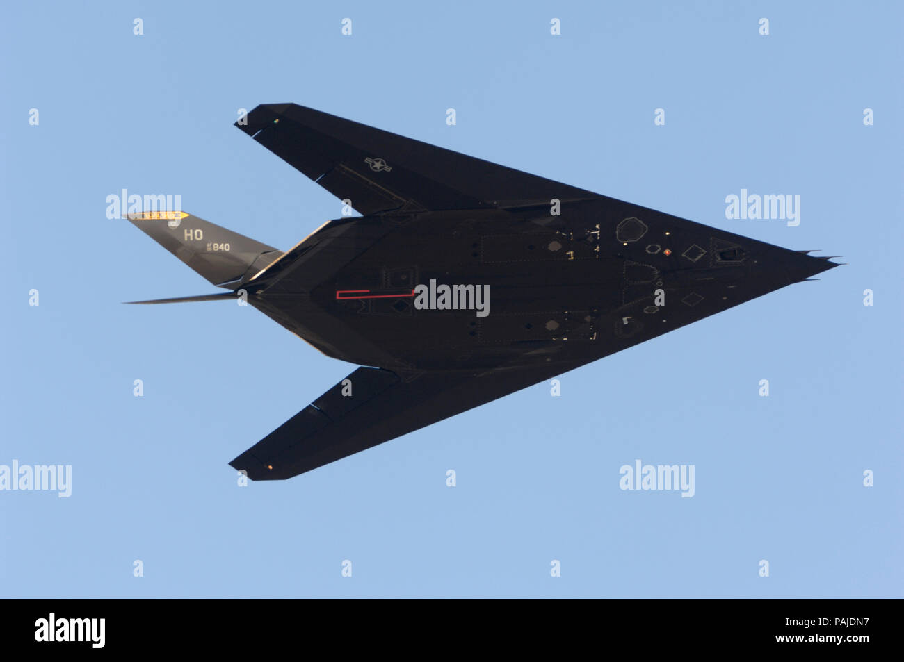 US Air Force Lockheed Martin F-117A Nighthawk flying-Display an der Dubai Airshow 2007 Stockfoto