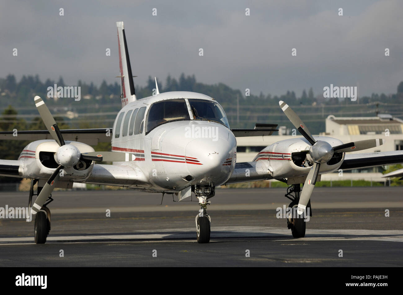 Aeroflight Executive Services Piper PA -31-350 Navajo Chieftain geparkt Stockfoto