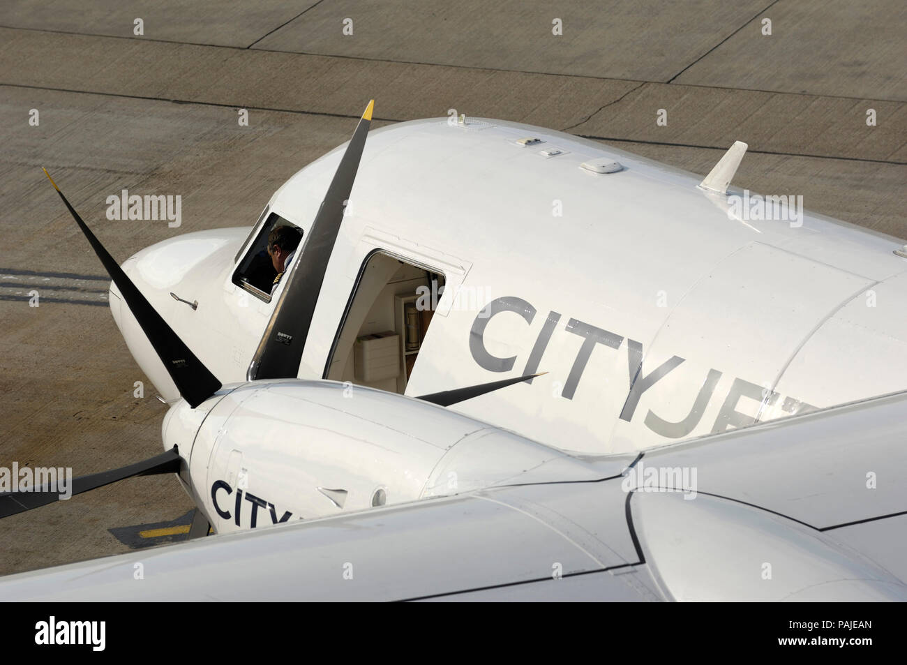 CityJet Fokker F-50 Rollen in London City Stockfoto