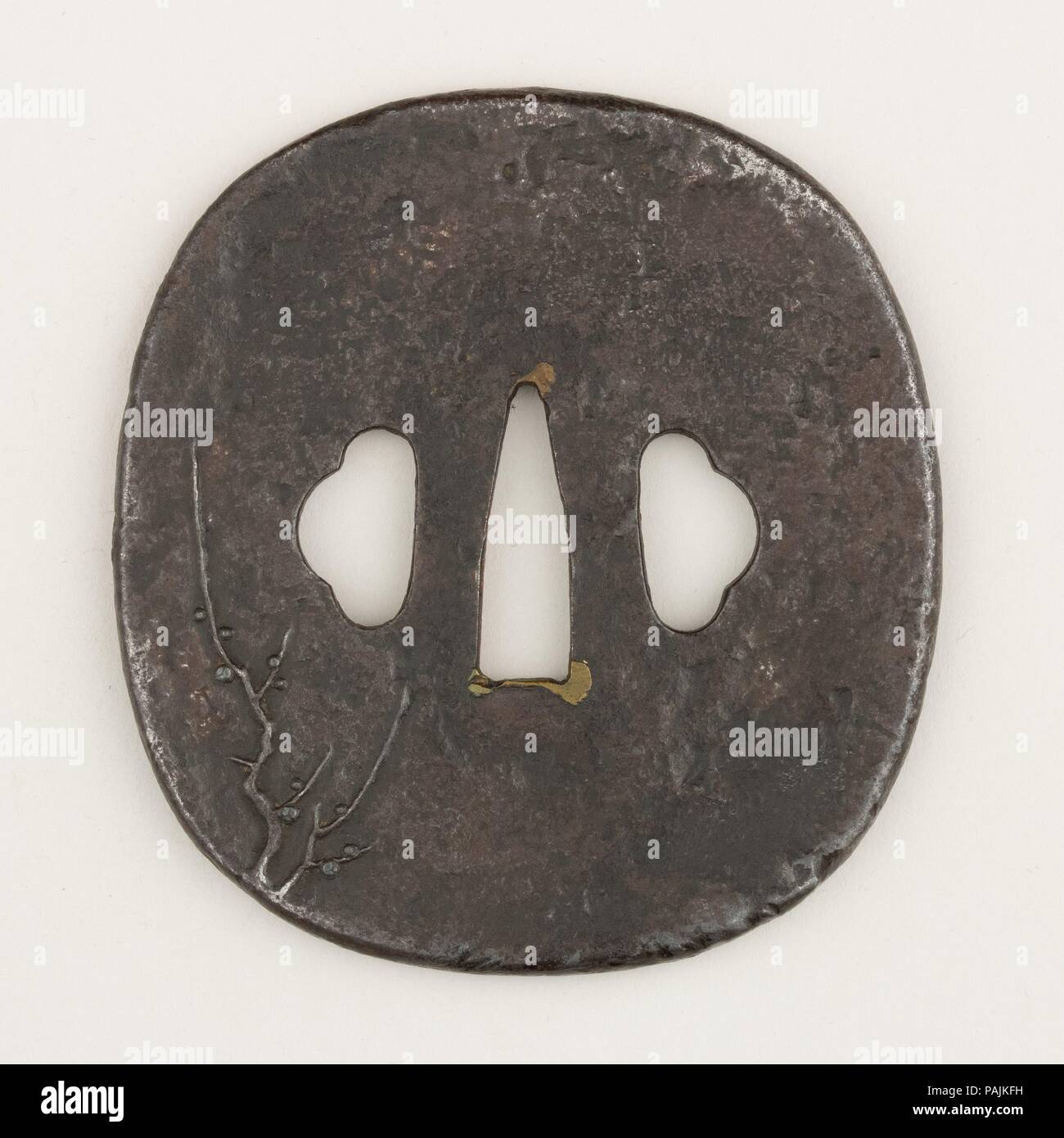 Schwert Guard (Tsuba). Kultur: Japanisch. Abmessungen: H. 3 1/4 in. (8,3 cm); W. 3. 7,6 cm (3 Zoll). Datum: 18. Museum: Metropolitan Museum of Art, New York, USA. Stockfoto