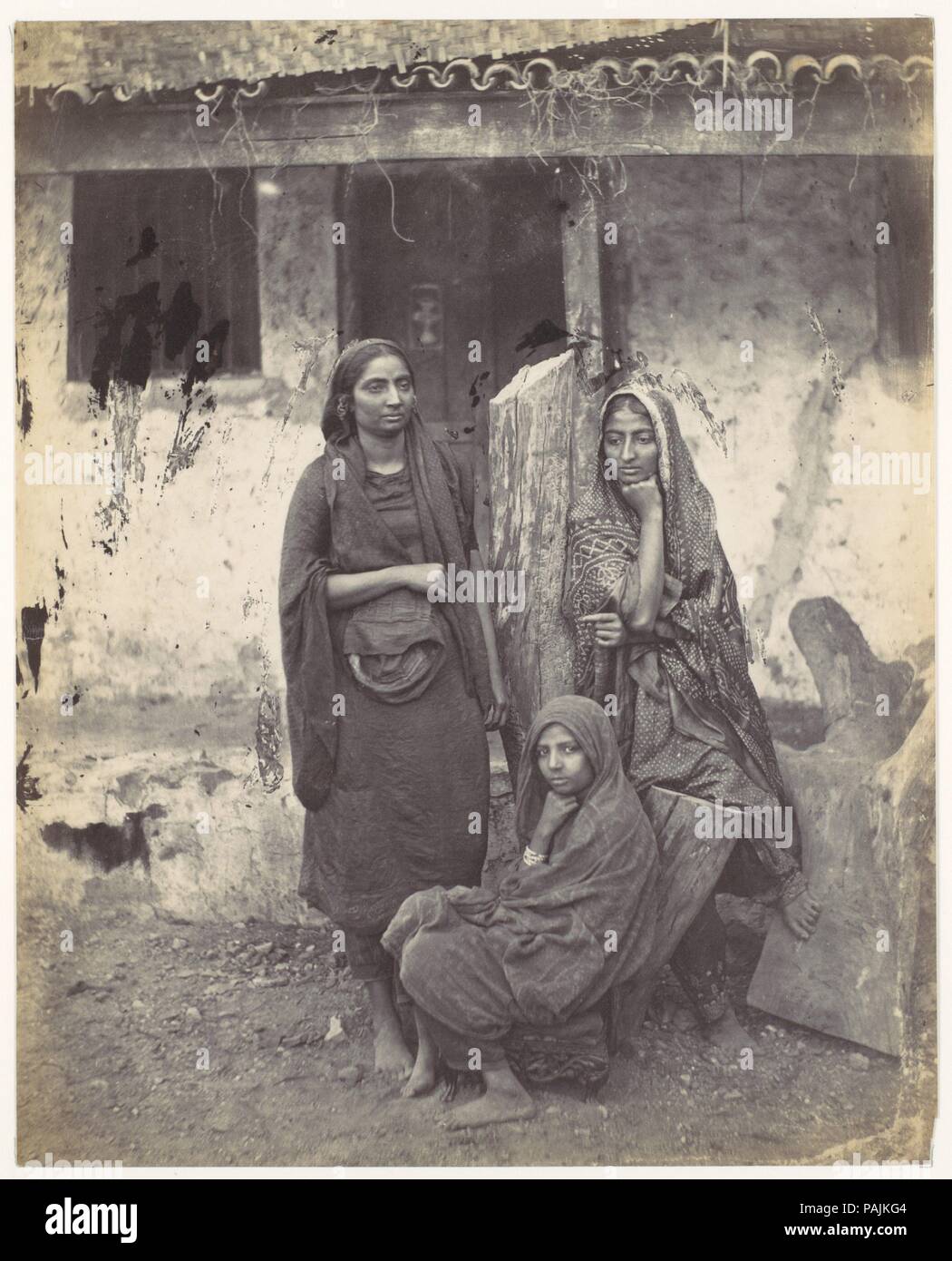 [Drei indische Frauen]. Artist: Francis Frith (British, Chesterfield, Derbyshire 1822-1898 Cannes, Frankreich). Datum: 1870. Museum: Metropolitan Museum of Art, New York, USA. Stockfoto