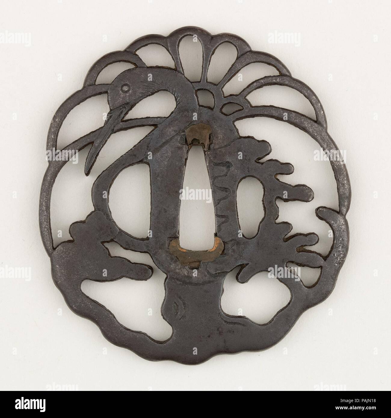 Schwert Guard (Tsuba). Kultur: Japanisch. Abmessungen: H.3. (7,6 cm); W. 2 7/8 in. (7,3 cm). Datum: 18. Museum: Metropolitan Museum of Art, New York, USA. Stockfoto