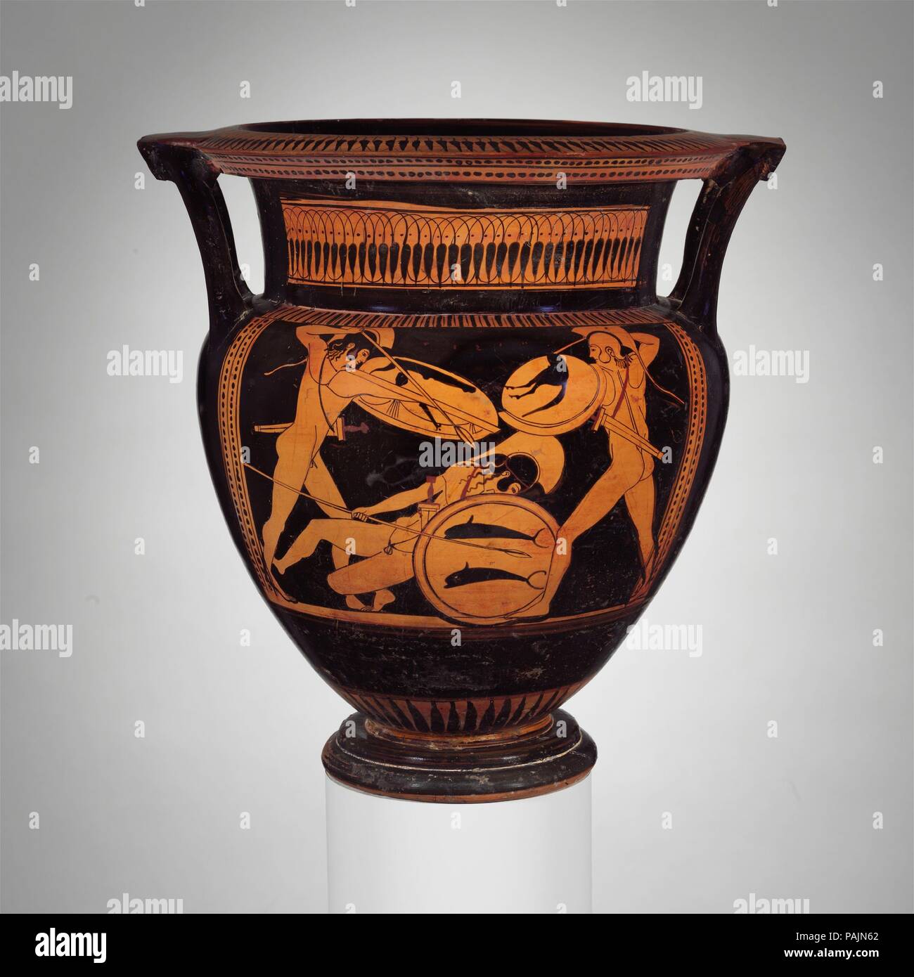 Terrakotta Spalte - Krater (Schüssel für das Mischen von Wein und Wasser). Kultur: Griechisch, Dachboden. Abmessungen: H 36.60 cm.. Datum: Ca. 480 v. Chr.. Vorderseite, kämpfen. Rückwärts, schwelgen. Museum: Metropolitan Museum of Art, New York, USA. Stockfoto